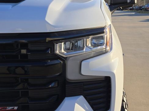 Used 2025 Chevrolet Silverado 1500 LT Trail Boss w/ Convenience Package II AWD/4WD image 3