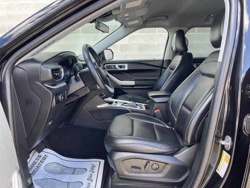 Used 2023 Ford Explorer XLT w/ Equipment Group 202A AWD/4WD image 12
