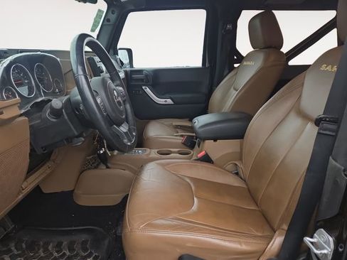 Used 2015 Jeep Wrangler Sahara image 9