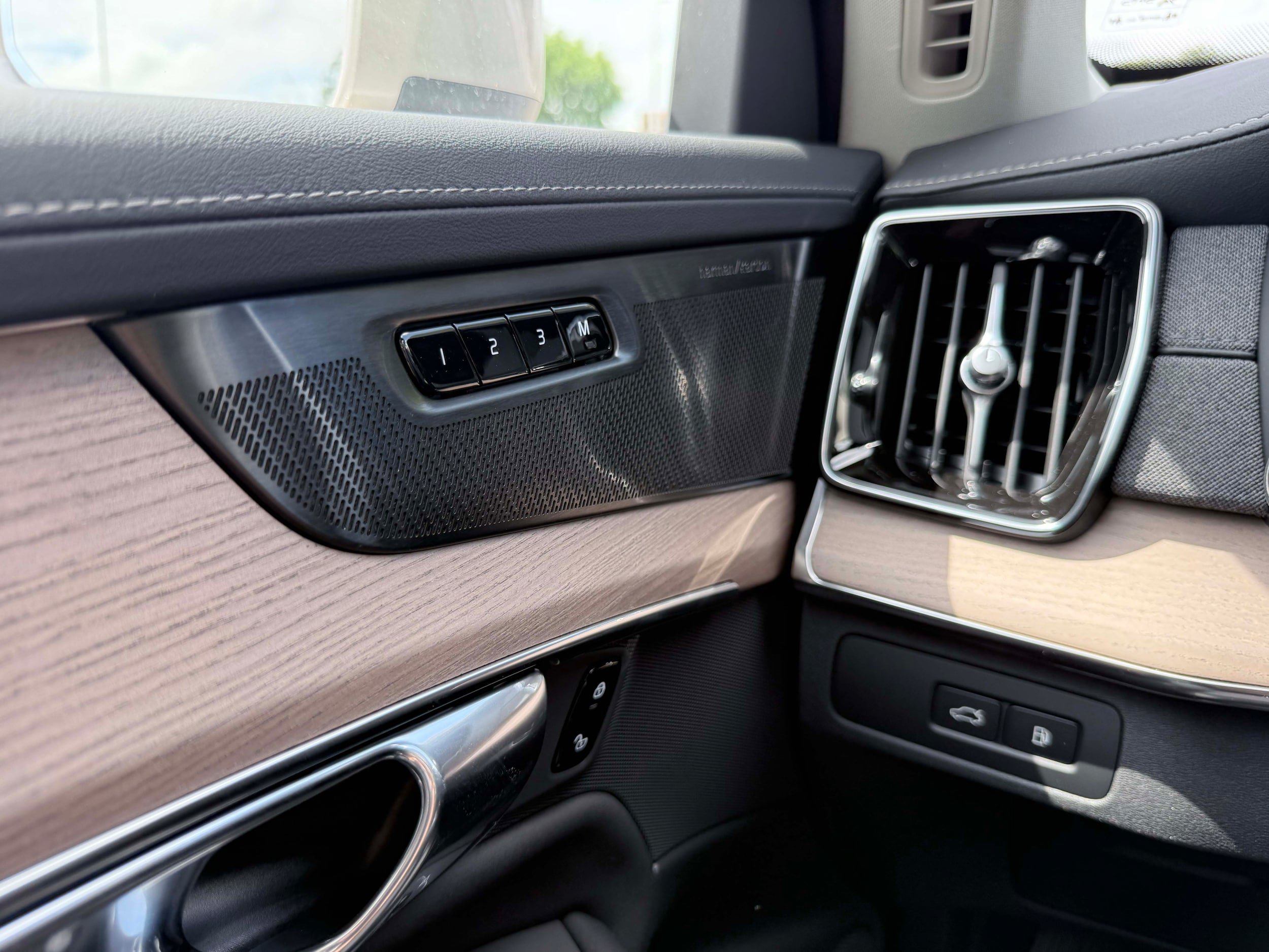 New 2026 Volvo XC90 T8 Plus AWD/4WD image 19