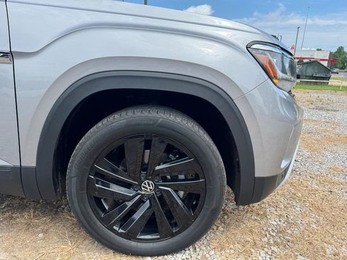 Used 2023 Volkswagen Atlas Cross Sport SE FWD image 7
