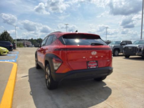 Used 2024 Hyundai Kona SEL AWD/4WD image 6