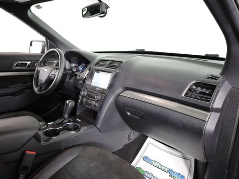 Used 2018 Ford Explorer XLT w/ Equipment Group 202A AWD/4WD image 24
