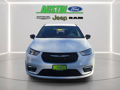 New 2026 Chrysler Pacifica Select AWD/4WD image 8