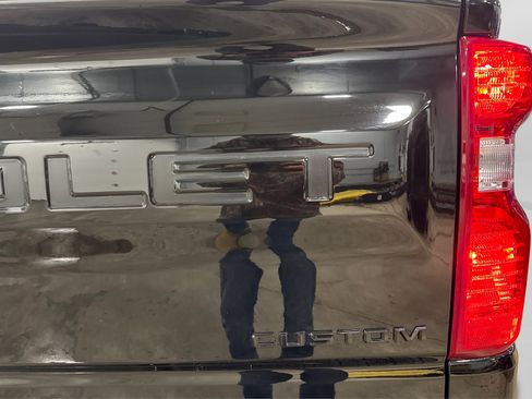 Used 2023 Chevrolet Silverado 1500 Custom image 44