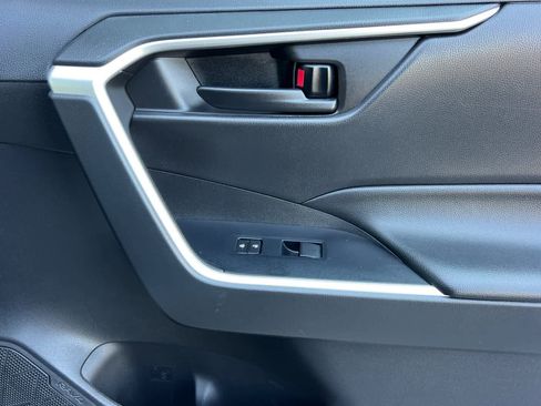 Certified 2022 Toyota RAV4 LE AWD/4WD image 19