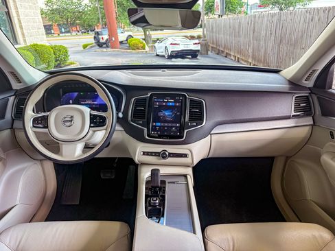 Used 2025 Volvo XC90 B5 Core AWD/4WD image 33