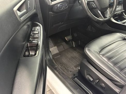 Used 2019 Ford Edge SEL w/ Equipment Group 201A AWD/4WD image 11