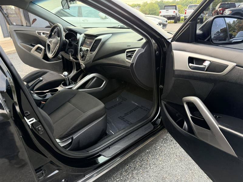Used 2016 Hyundai Veloster FWD image 8