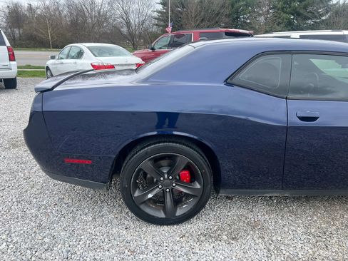 Used 2016 Dodge Challenger R/T w/ Driver Convenience Group image 9