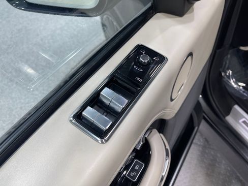 Used 2019 Land Rover Range Rover Autobiography image 16