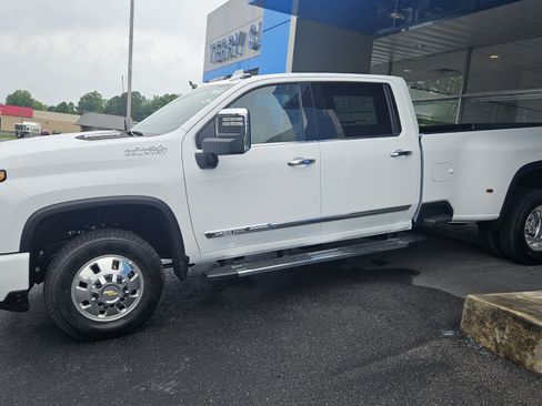 New 2026 Chevrolet Silverado 3500 High Country w/ Technology Package AWD/4WD image 5