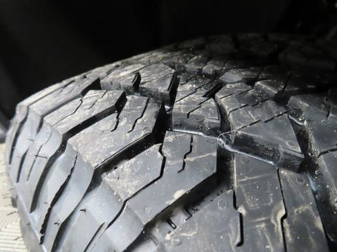 Used 2024 GMC Sierra 1500 AT4 w/ Technology Package image 10