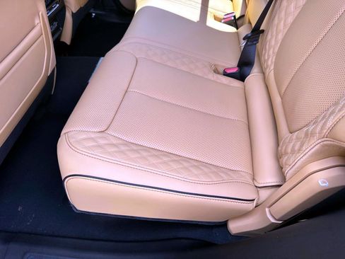 New 2025 Jeep Grand Cherokee Summit image 7