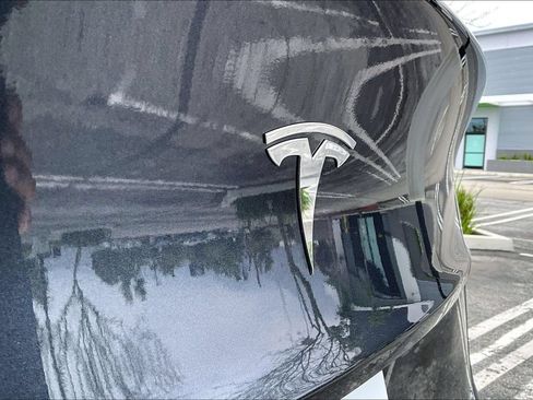 Used 2024 Tesla Model Y Long Range AWD/4WD image 31