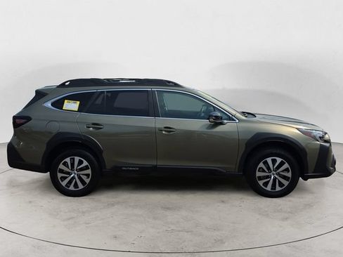Certified 2025 Subaru Outback Premium AWD/4WD image 4