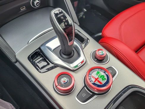 Used 2024 Alfa Romeo Stelvio Veloce image 17
