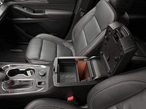 Used 2023 Chevrolet Traverse LT w/ LPO, Floor Liner Package FWD image 27