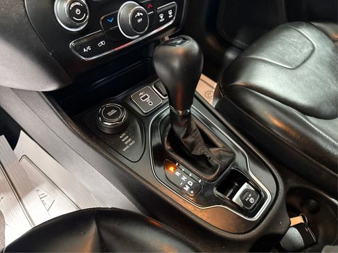 Used 2020 Jeep Cherokee Latitude Plus AWD/4WD image 15