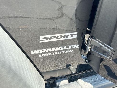 Used 2017 Jeep Wrangler Unlimited Sport w/ Quick Order Package 24S AWD/4WD image 32