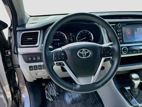 Used 2016 Toyota Highlander Limited Platinum FWD image 8