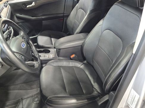 Used 2020 Ford Escape Titanium image 20