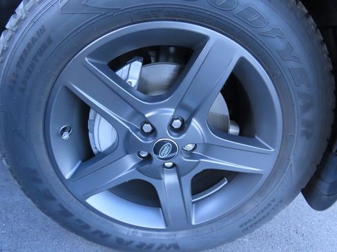 Used 2025 Land Rover Defender 110 X-Dynamic SE image 18