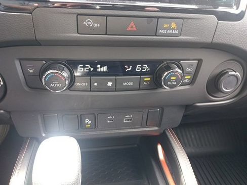 Used 2024 Nissan Frontier PRO-4X w/ Technology Package AWD/4WD image 18