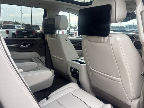 Used 2024 GMC Yukon Denali w/ Denali Reserve Package AWD/4WD image 15