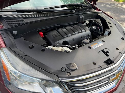Used 2017 Chevrolet Traverse LT FWD image 22