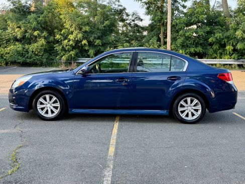 Used 2010 Subaru Legacy 2.5i Premium AWD/4WD image 2