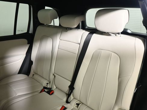 New 2026 Mercedes-Benz GLB 250 4MATIC image 4