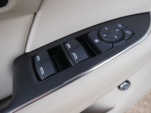 Used 2023 Buick Envision Essence AWD/4WD image 14