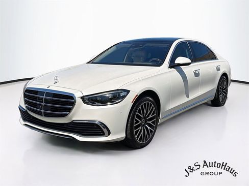 Used 2022 Mercedes-Benz S 580 4MATIC Sedan image 3