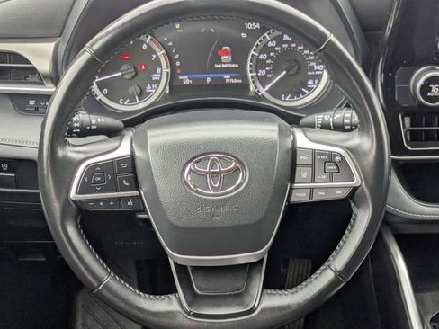Used 2023 Toyota Highlander LE image 13