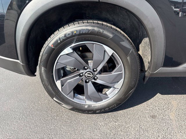 Used 2025 Nissan Rogue SV FWD image 25