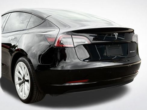 Used 2022 Tesla Model 3 Long Range AWD/4WD image 4