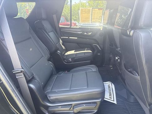 Used 2024 GMC Yukon Denali w/ Advanced Technology Package AWD/4WD image 18