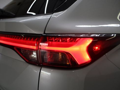 Used 2022 Mitsubishi Outlander SE image 39