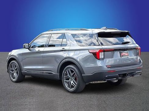 Used 2025 Ford Explorer ST-Line w/ ST-Line Street Pack AWD/4WD image 6