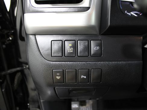 Used 2015 Toyota Highlander Limited image 9