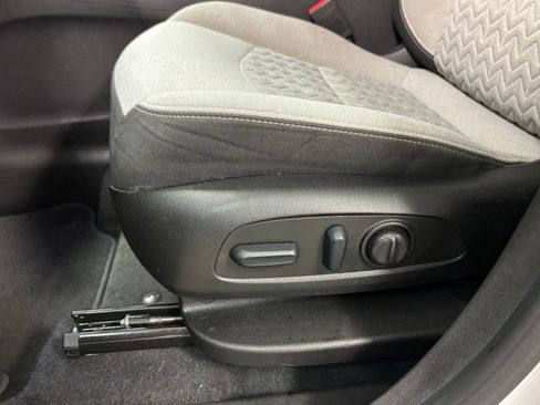 Used 2022 Chevrolet Equinox LS w/ LS Convenience Package FWD image 13