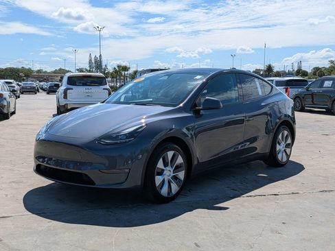Used 2023 Tesla Model Y Long Range AWD/4WD image 4