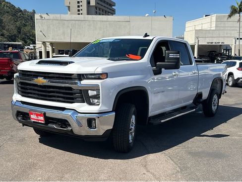 Used 2025 Chevrolet Silverado 2500 LT w/ Convenience Package AWD/4WD image 10