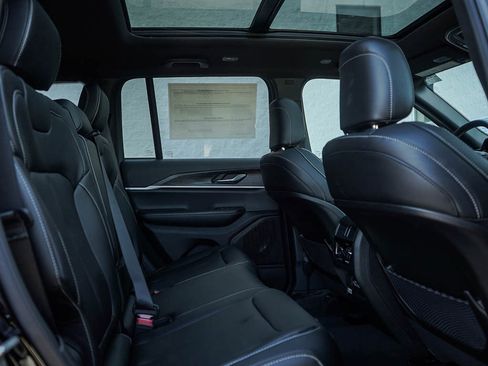 New 2025 Jeep Grand Cherokee Limited w/ Trailer Tow Package image 13