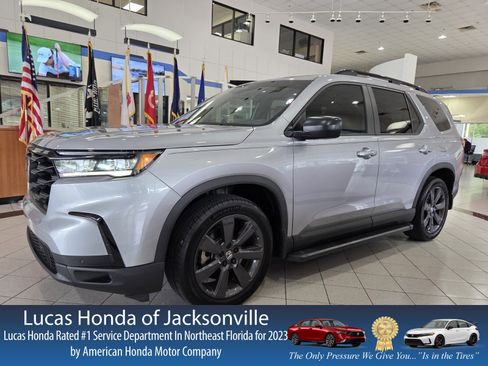 Used 2024 Honda Pilot Sport image 1