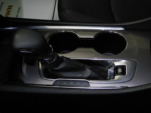 Used 2022 Chevrolet Malibu LT image 36