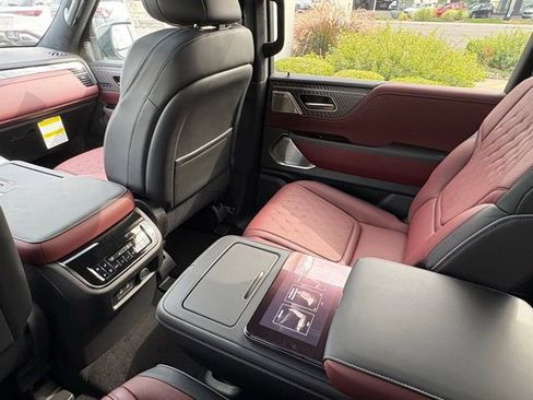 New 2026 INFINITI QX80 Autograph w/ Premium Cargo Package image 17