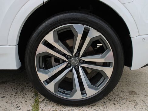 Used 2019 Audi Q8 Premium Plus w/ Premium Plus AWD/4WD image 42