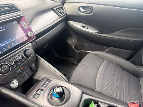 Certified 2025 Nissan Leaf S FWD image 17